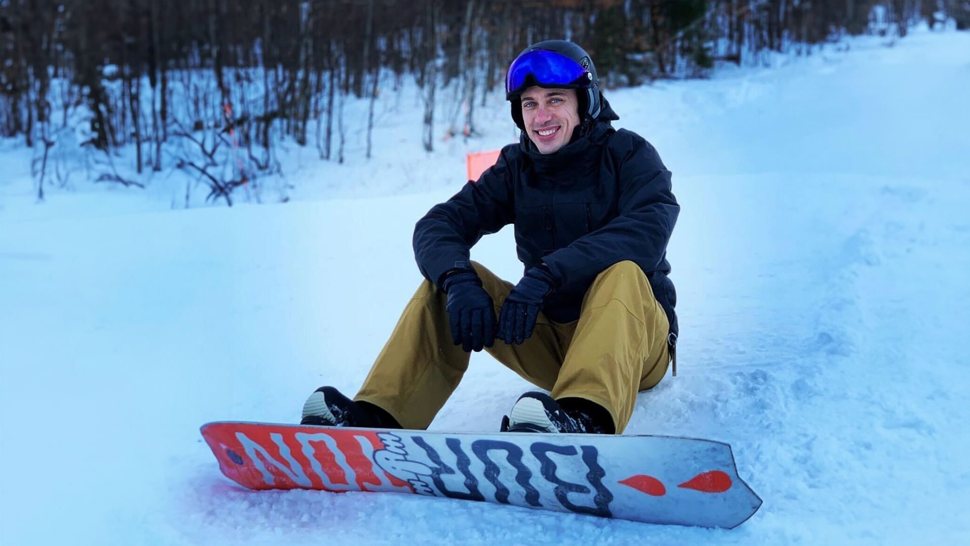 Tobi Lütke from early 2000s taking a break during a snowboarding run.